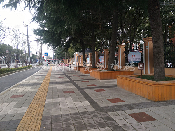 【松江區(qū) ***街道道路】陶瓷透水磚項目工程